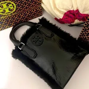 セール☆Tory Burch BLAKE SHEARLING MINI SHOPPER Tory Burch | Bags | New Tory Burch Blake Mini Shearling